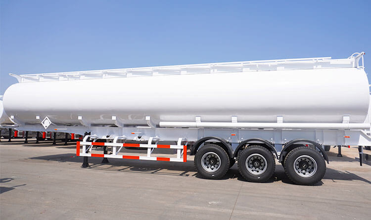 3 Axle Fuel Tanker Semi Trailer in Dominican