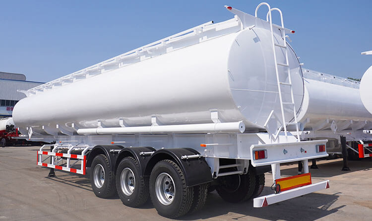 3 Axle Fuel Tanker Semi Trailer in Dominican