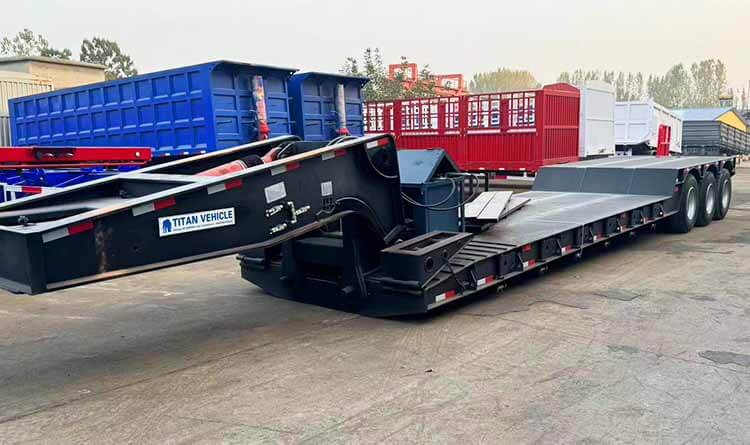 3 Axle Removable Gooseneck Lowboy Trailer for Sale in Dominican